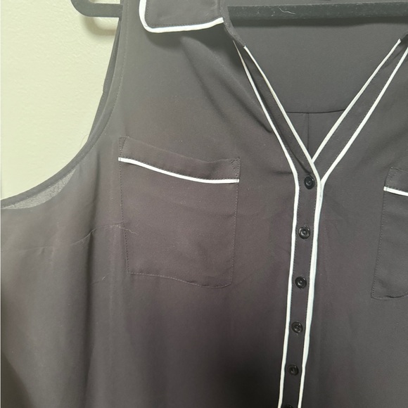 Torrid Black and White Sleeveless Blouse | 20/22 - Picture 3 of 5